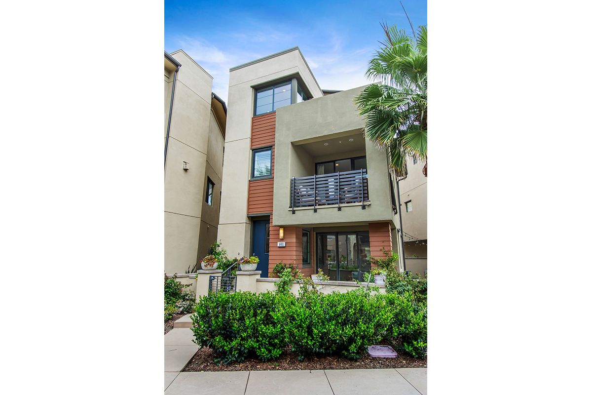 5831 E SEAGLASS CIRCLE.