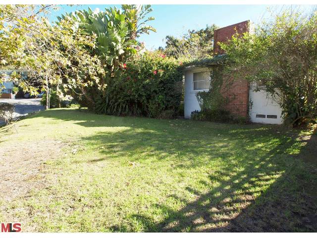 596 ENTRADA DR
