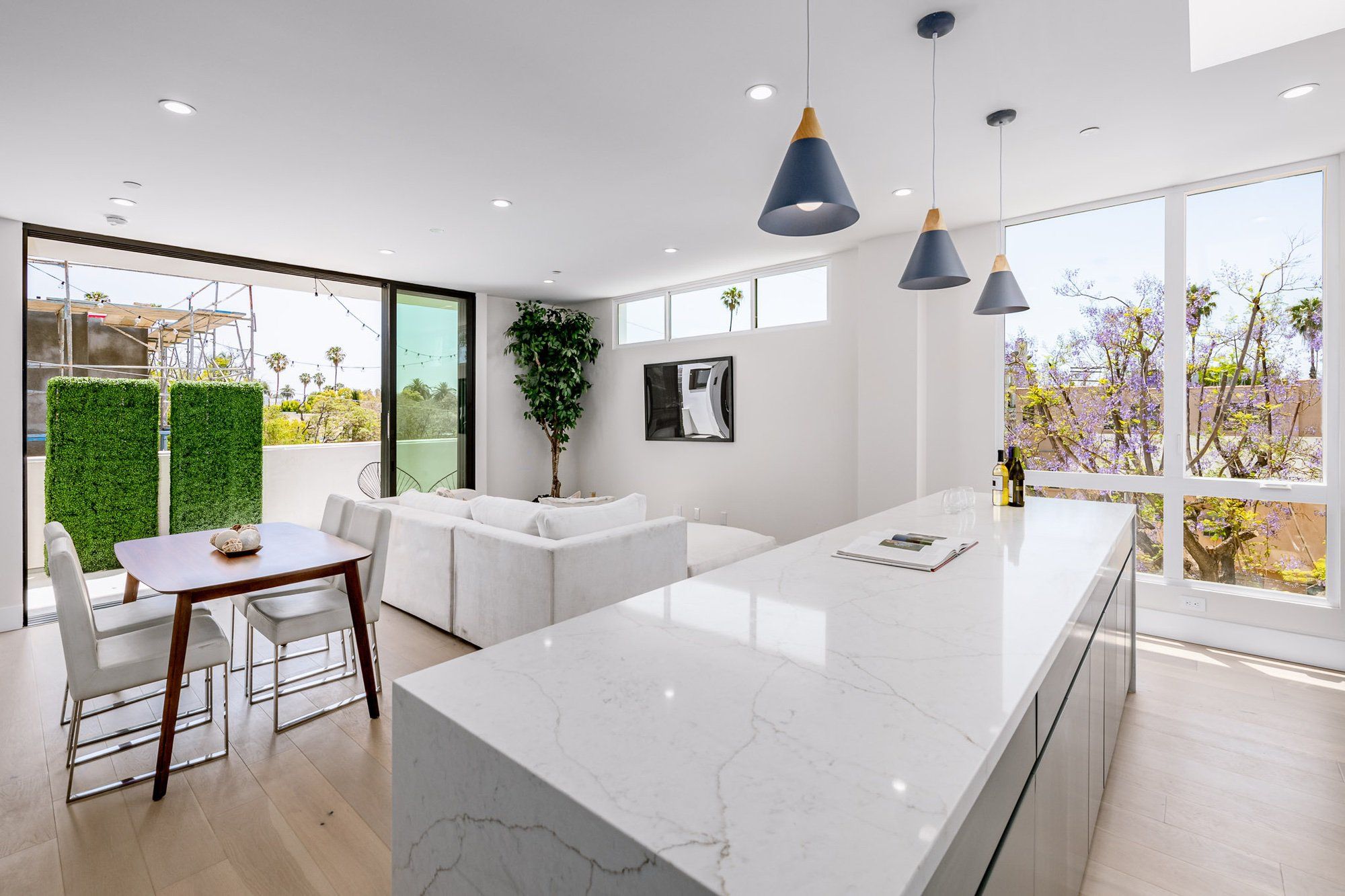 838 1/2 N MCCADDEN PL