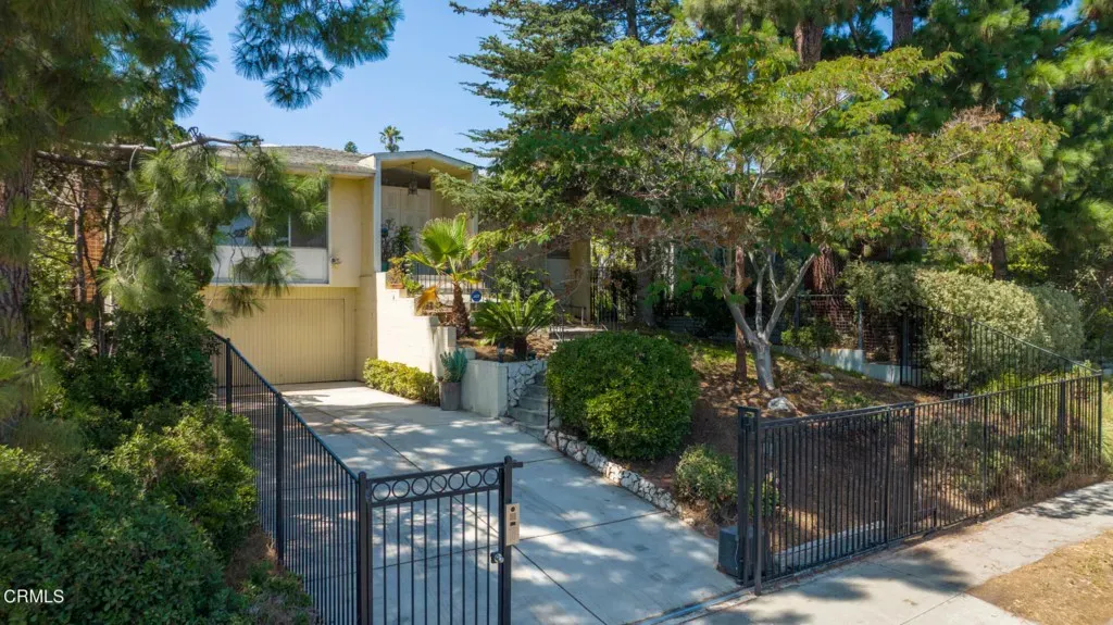 3537 Mountain View Ave