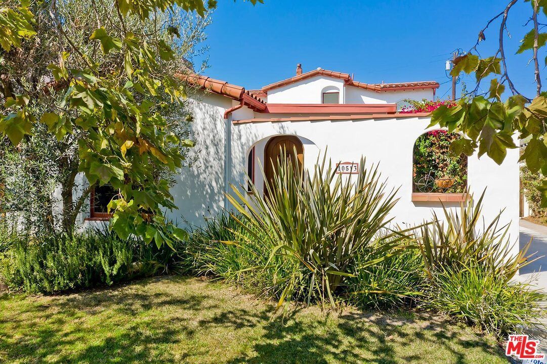 10513 Blythe Ave