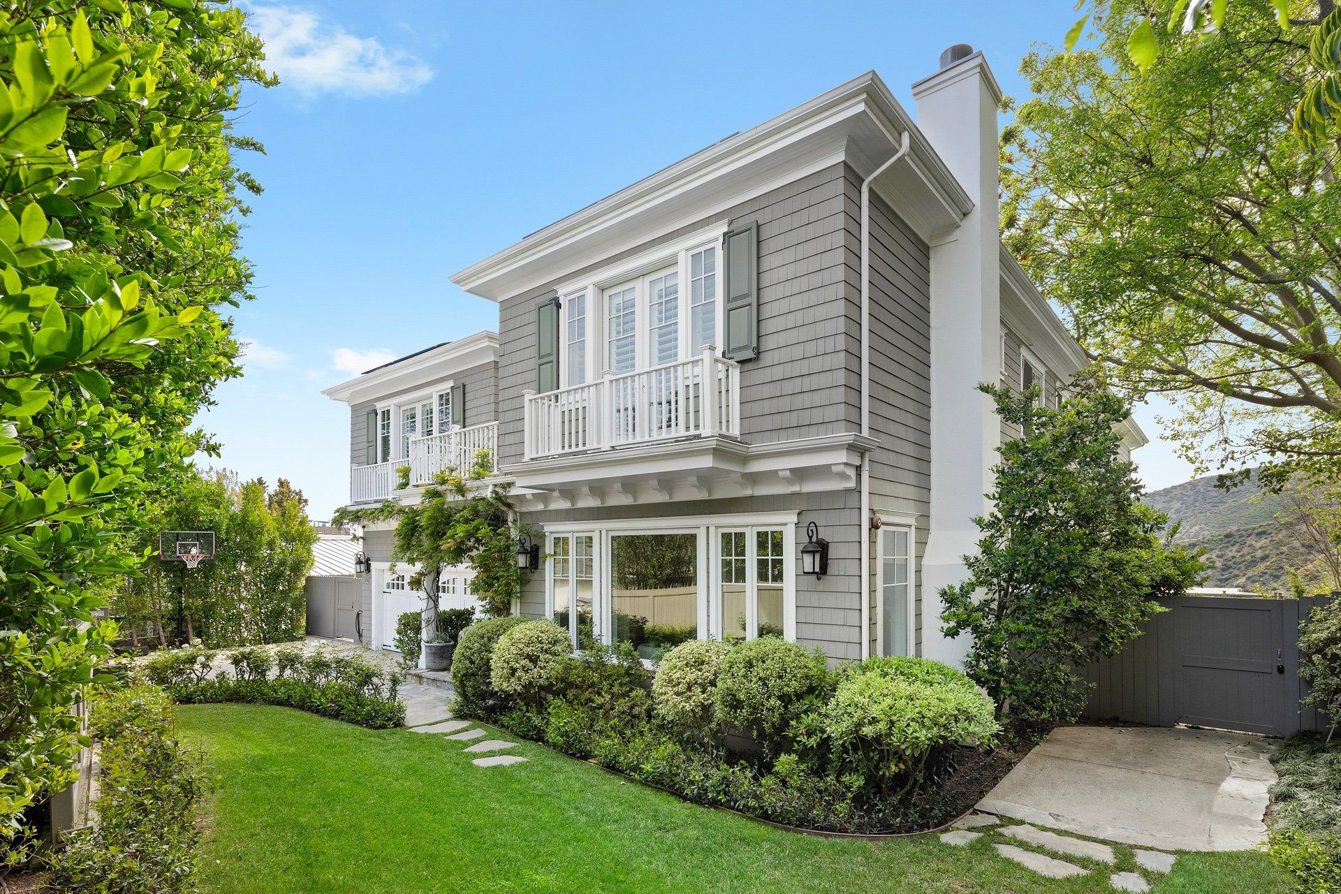 1143 Linda Flora Drive