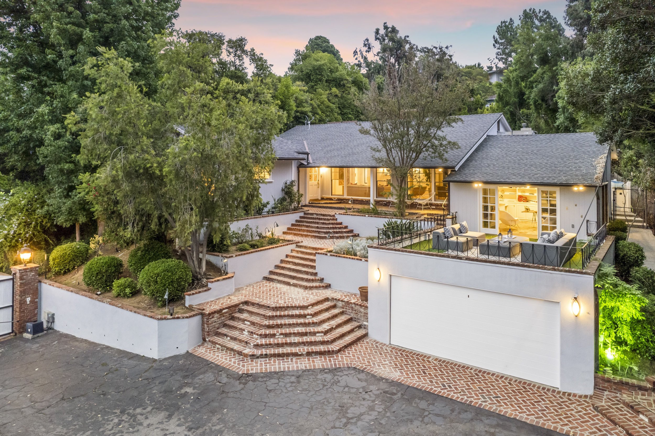 8056 Mulholland Dr